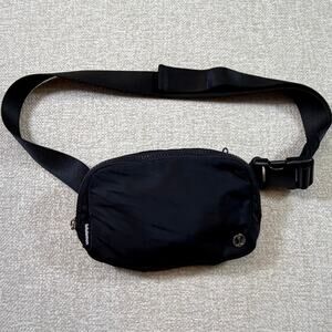 Lululemon Black Everywhere Belt Bag Crossbody Travel Casual Waist Pack Style